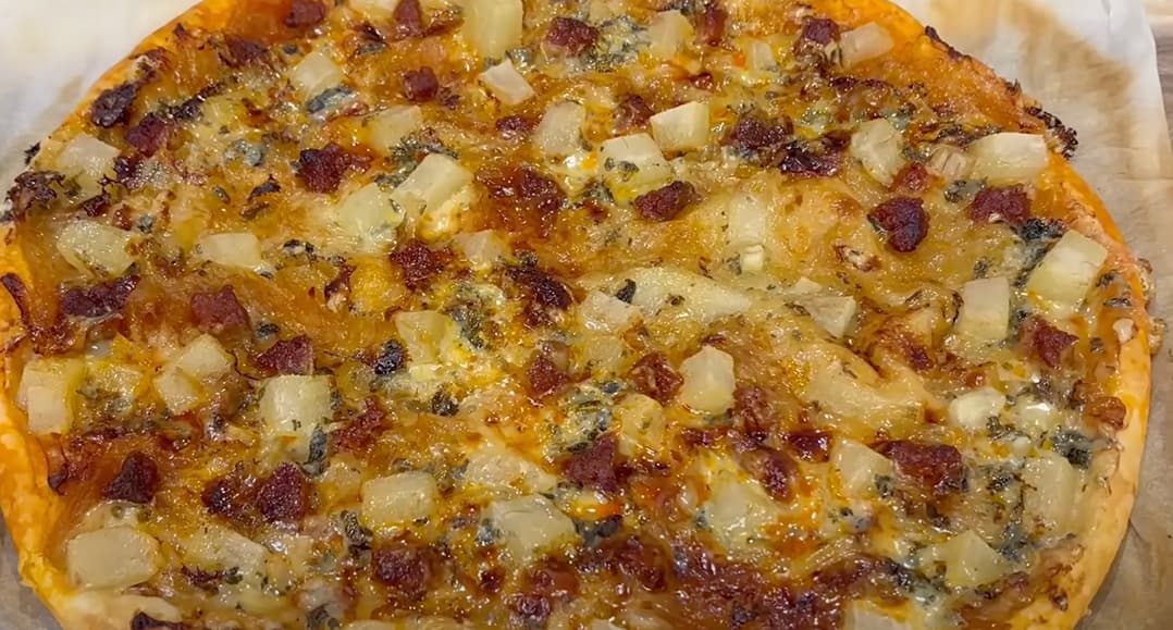 Hojaldre de sobrasada y pera